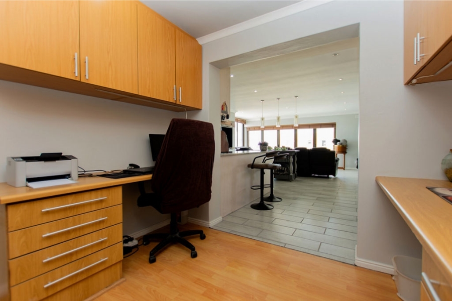 7 Bedroom Property for Sale in Myburgh Park Western Cape